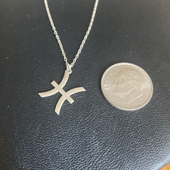 Sterling silver Pisces necklace - Picture 5 of 5